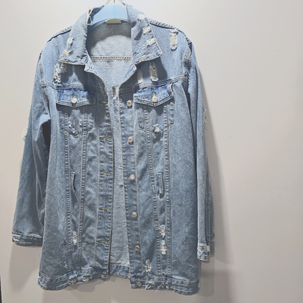 Vintage Distressed Light-Wash Denim Jacket – Oversized Fit